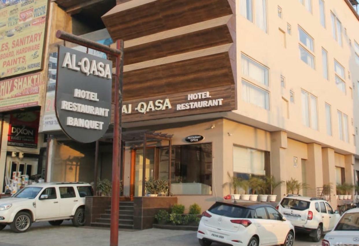 Al-Qasa Hotel Zirakpur Экстерьер фото
