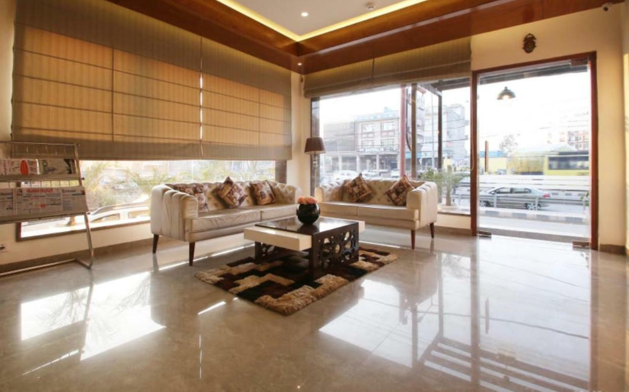 Al-Qasa Hotel Zirakpur Экстерьер фото