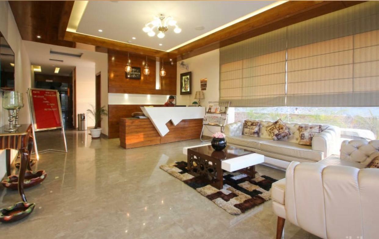 Al-Qasa Hotel Zirakpur Экстерьер фото