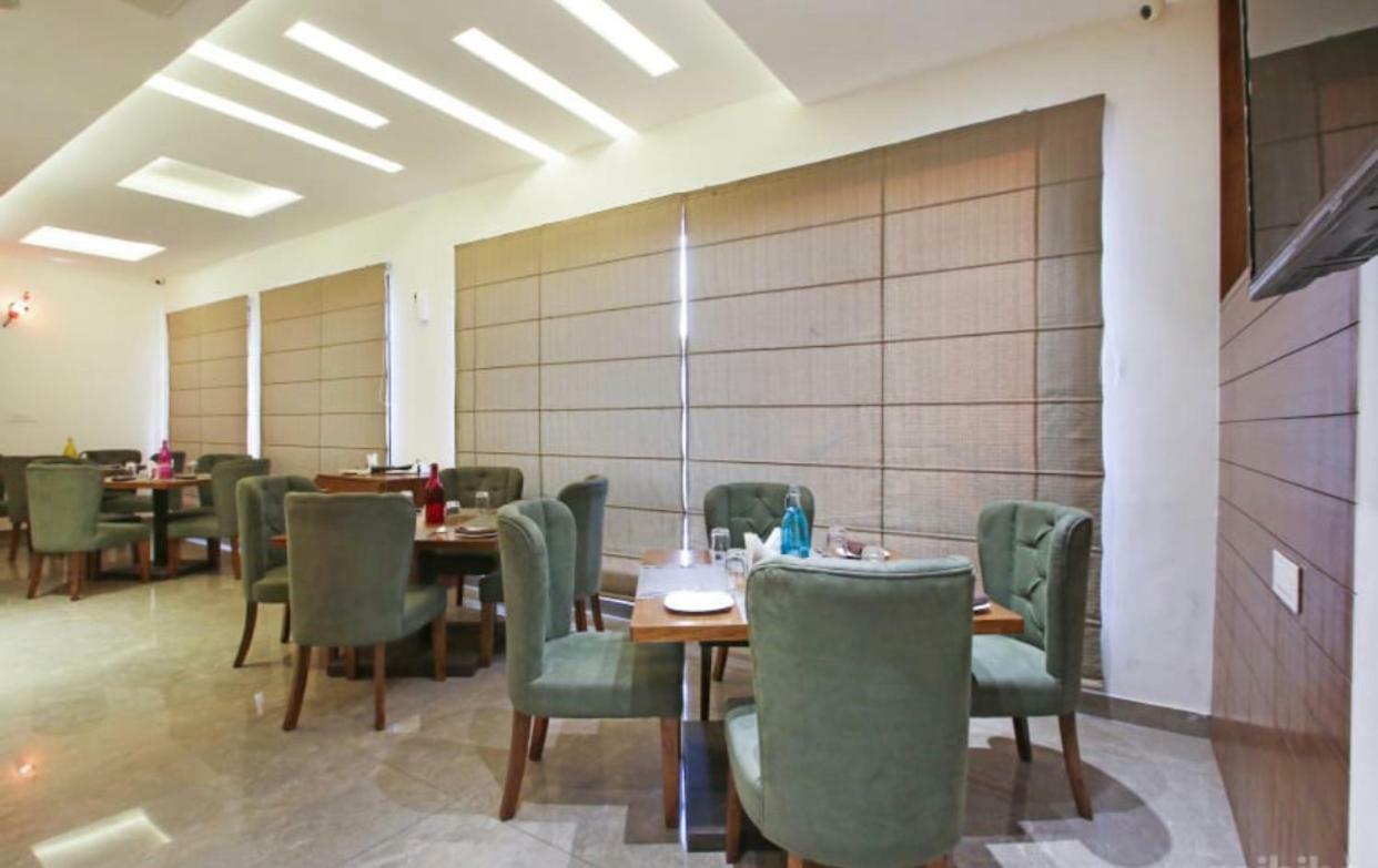 Al-Qasa Hotel Zirakpur Экстерьер фото